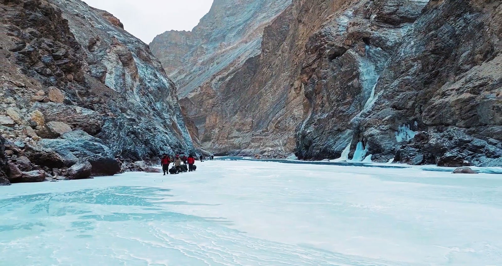 chadar trek frozen river chadar trek frozen river