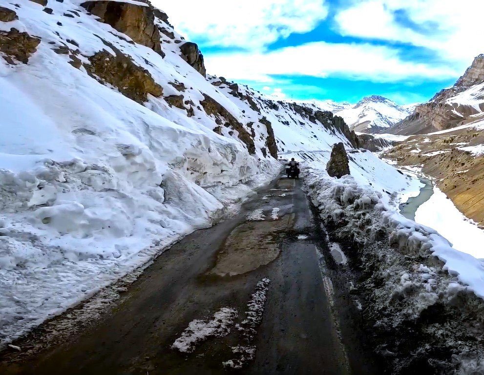 black-ice-on-the-roads-of-winter-Spiti-Valley